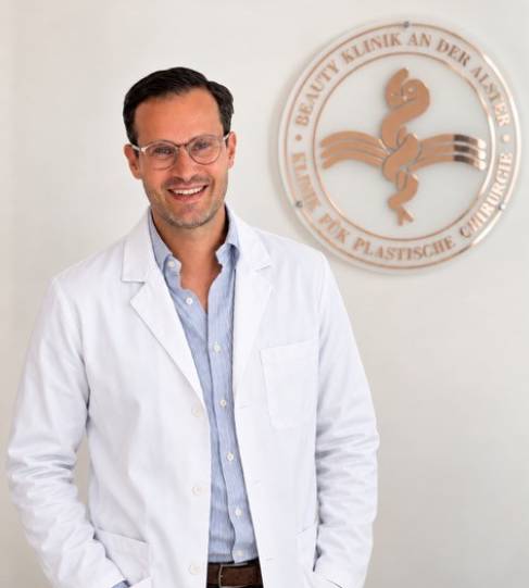 Dr-Johannes-Strolla Dr. med. Johannes Strolla Facharzt für Plastische und Ästhetische Chirurgie
